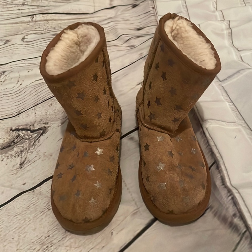 Size 2 star Ugg boots